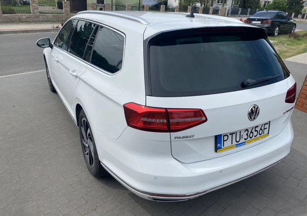 Volkswagen Passat cena 68400 przebieg: 129000, rok produkcji 2017 z Turek małe 596